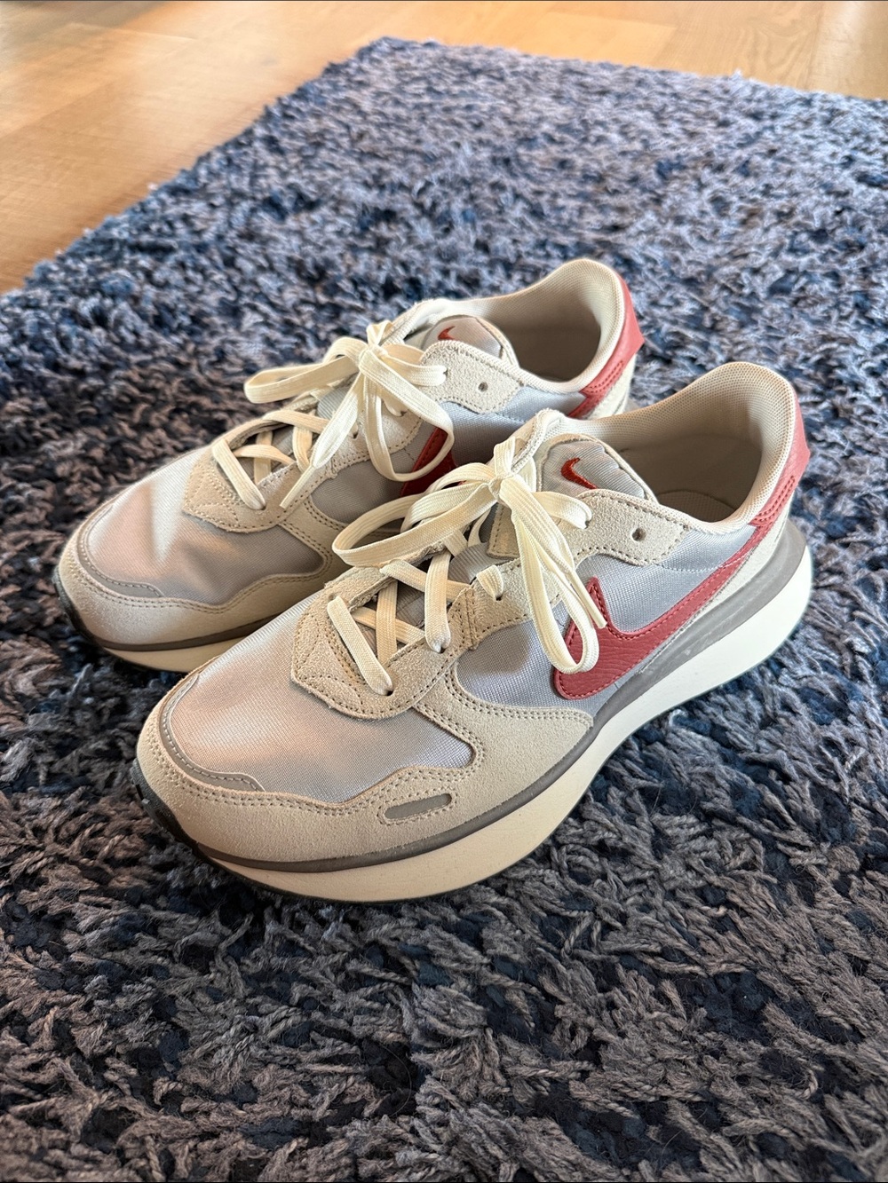 Nike Low-Top Sneakers in gray and rust